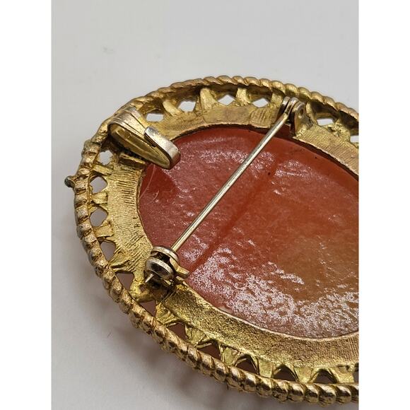 Vintage Cameo Brooch Pendant Oval Shell Carving Gold Tone Frame - Picture 5 of 6